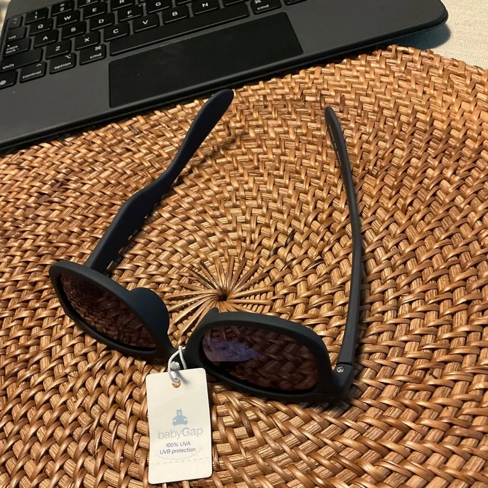Gap sunglasses babys